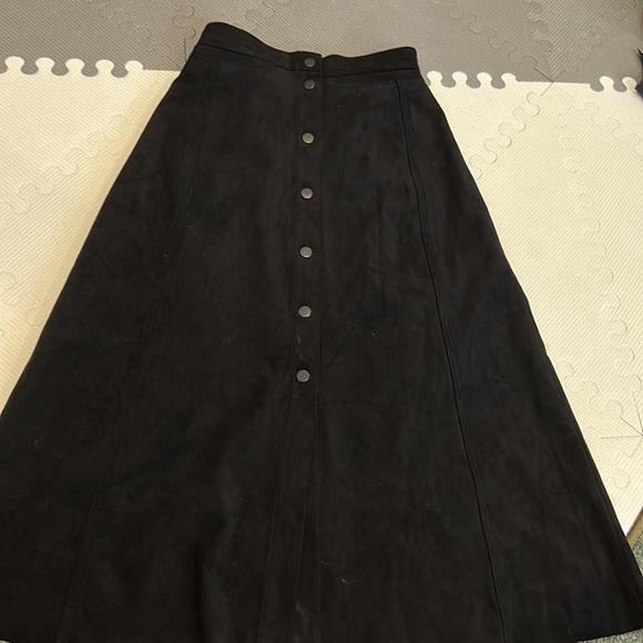 Aritzia Wilfred Black Vegan Suede Gaudin Midi Skirt 00 - Picture 5 of 9